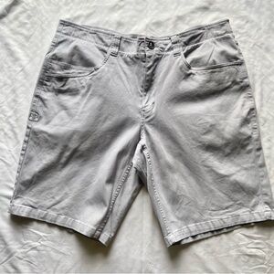 Under Armor Gray Flat Front Chino Shorts 10" Inseam Men's 38